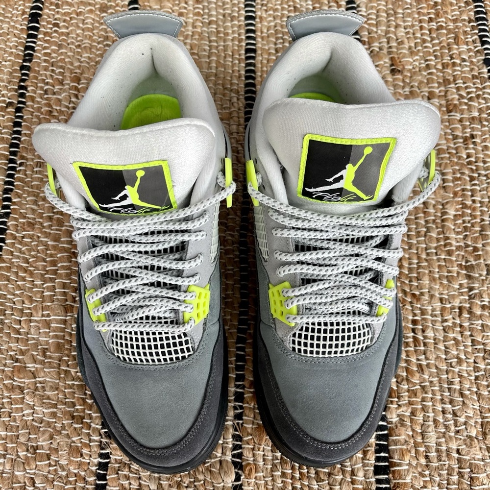 Air Jordan 4 Retro SE 95 Neon